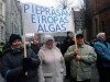 Skolotāji protesta akcijā pieprasa palielināt algas