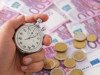 Ar minimālās algas palielināšanu ir jābūt ļoti uzmanīgiem, brīdina ministre